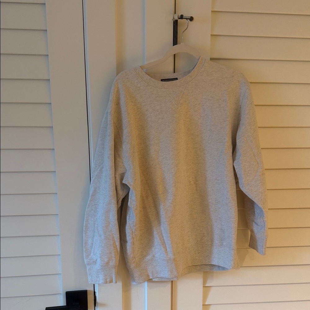 Brandy Melville Light Gray Crewneck Sweater